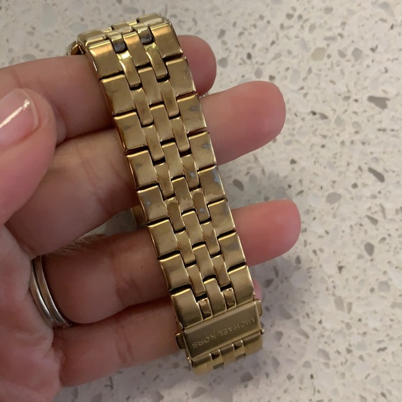 Beautiful Gold Michael Kors Watch - Picture 4 of 6